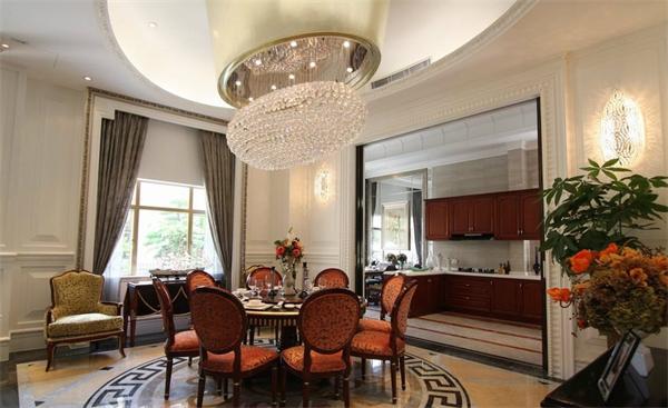 古典奢華獨(dú)棟別墅吊燈之別墅餐廳吊燈設(shè)計(jì)案例