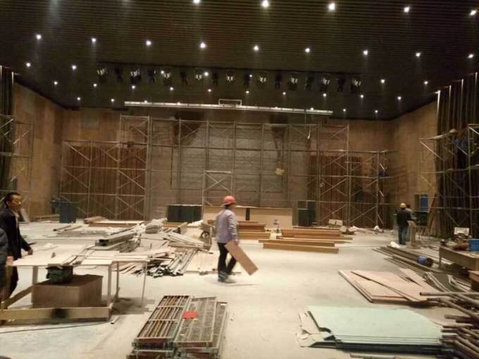 燈具安裝施工現(xiàn)場